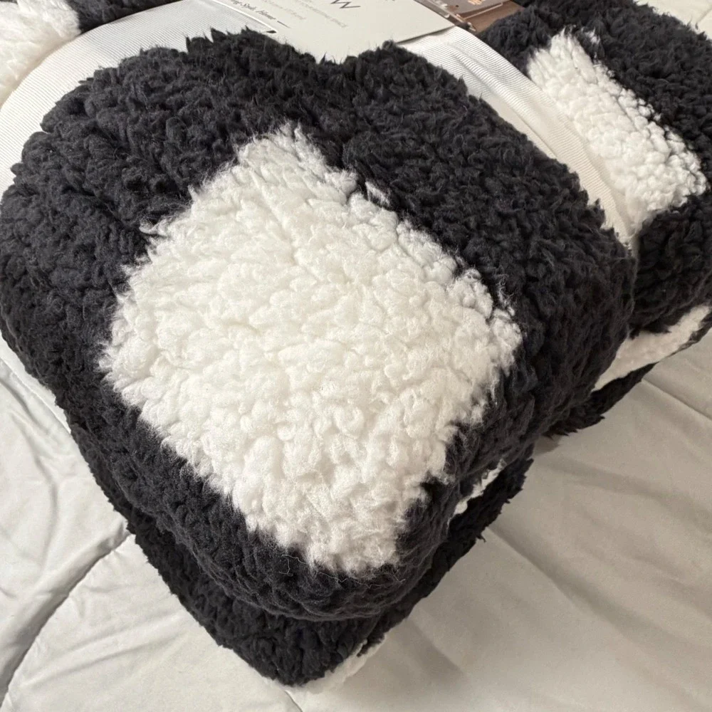 Huntington Home Throw 60x70 Black White‎ Checkered Plush Cozy NEW